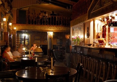 В Омске начали массово отменять новогодние корпоративы