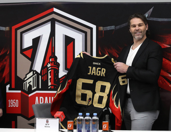Яромир Ягр в «Авангарде» | Пресс-конференция на юбилейном матче (ВИДЕО)
Яромир Ягр в «Авангарде» | Пресс-конференция на юбилейном матче (ВИДЕО)
