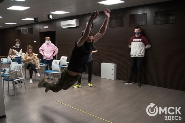 Инструктор по хатха-йоге рассказала, как офисным сотрудникам сохранить здоровье