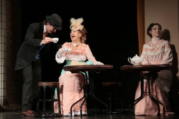 «БеЗприданница». Паратов всё продаёт «Ласточку», а Лариса выходит замуж «БеЗприданница». Паратов всё продаёт «Ласточку», а Лариса выходит замуж