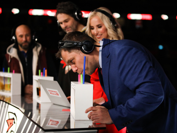 Яромир Ягр в «Авангарде» | Пресс-конференция на юбилейном матче (ВИДЕО)
Яромир Ягр в «Авангарде» | Пресс-конференция на юбилейном матче (ВИДЕО)