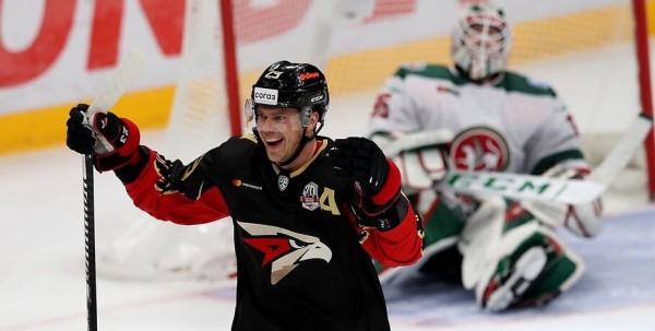 "Авангард" выиграл у "Ак Барса" в матче, посвященном 70-летию омского хоккея