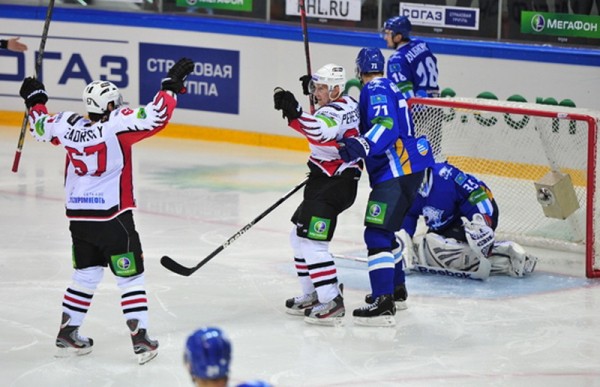 «Барыс» дважды вёл в счете, но Пережогин ответил дублем. Из истории встреч «Авангарда» и «Барыса»