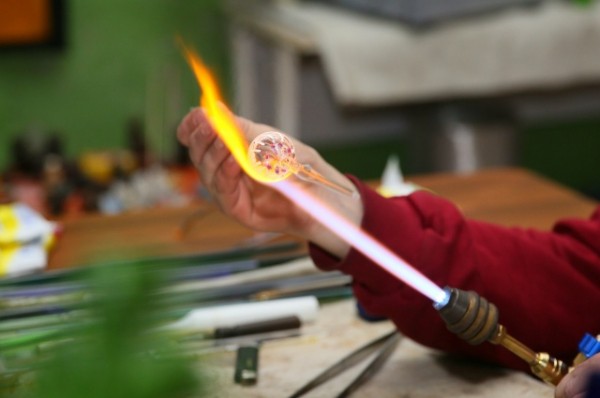 Насколько хрупкой может быть красота? Стеклодув - о вымирающей профессии Насколько хрупкой может быть красота? Стеклодув - о вымирающей профессии