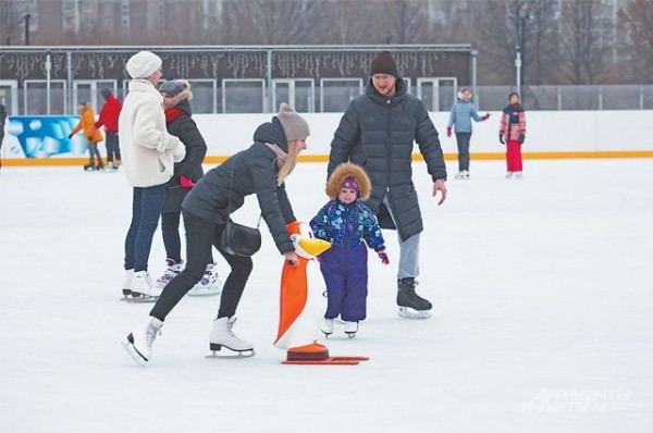 В Омске заработали первые катки под открытым небом