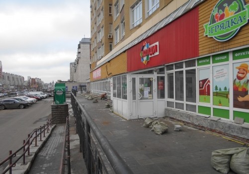 В центре Омска почти одновременно закрылось несколько супермаркетов «Холди» В центре Омска почти одновременно закрылось несколько супермаркетов «Холди»