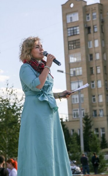 Стихи могут разрушить автора. Молодая поэтесса об эмоциях, которые стоит вкладывать в произведения