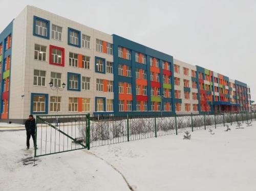 Бурков и Фадина рассматривали спортзалы, микроскопы, швейные машинки и токарные станки