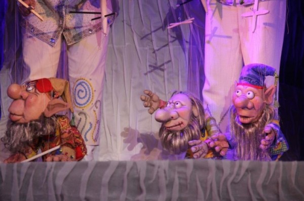 За что королевы ненавидят принцесс? Спросите у волшебного зеркала