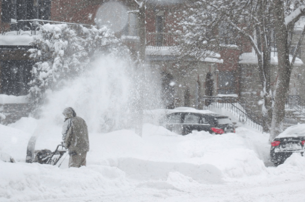 Синоптики предупреждают омичей о мощном снежном циклоне