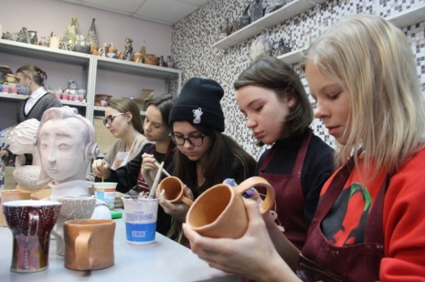 Как из глины сделать шедевр. Лучшим педагогом школы искусств стала омичка