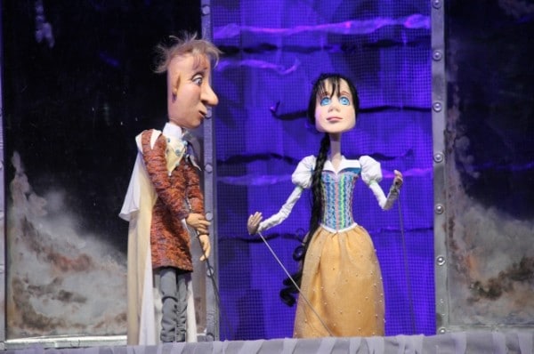 За что королевы ненавидят принцесс? Спросите у волшебного зеркала