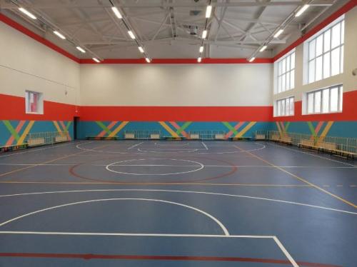 Бурков и Фадина рассматривали спортзалы, микроскопы, швейные машинки и токарные станки