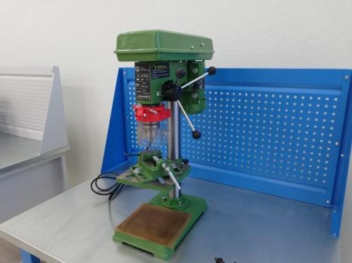 Бурков и Фадина рассматривали спортзалы, микроскопы, швейные машинки и токарные станки