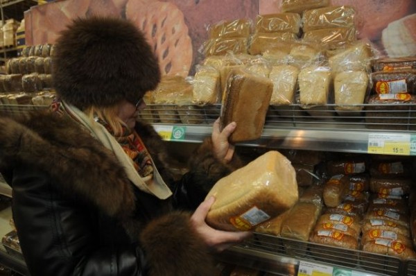 Подайте на хлеб. Омичи жалуются на подорожание продуктов питания