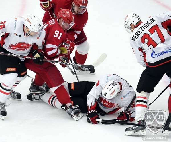 
        Запоздалый штурм. Из истории встреч «Авангарда» и «Витязя»
      