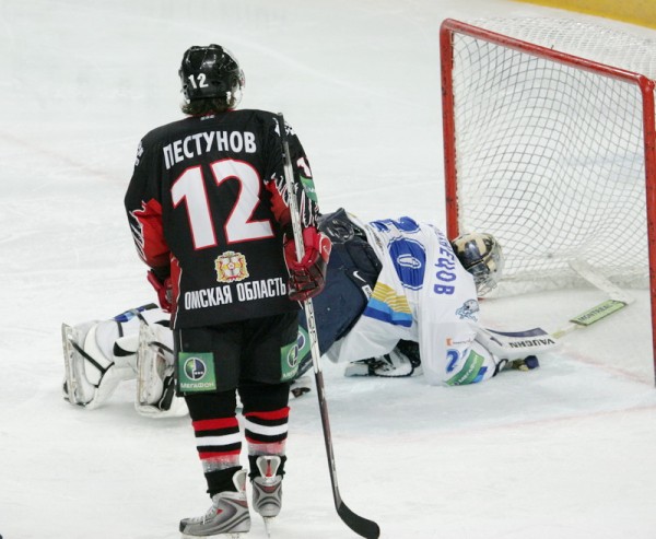 Всё решил третий период. Из истории встреч «Авангарда» и «Барыса»