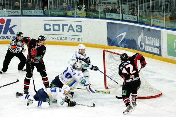 Всё решил третий период. Из истории встреч «Авангарда» и «Барыса»