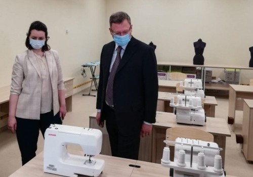 Бурков и Фадина рассматривали спортзалы, микроскопы, швейные машинки и токарные станки