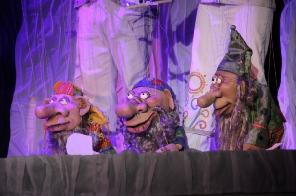 За что королевы ненавидят принцесс? Спросите у волшебного зеркала