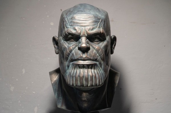 Омич подарил блогеру-миллионнику скульптуру злодея MARVEL