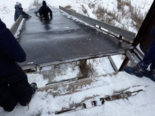 Калачинские власти: «Коварный депутат Поддубиков под Новый год лишил детей «веселых» горок»