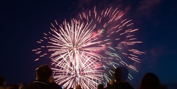 В России через месяц разрешат запускать фейерверки в зданиях