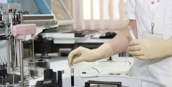 Омичей начнут вакцинировать от коронавируса не раньше весны