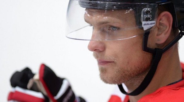 Травмированный Соботка выбыл из «Авангарда» на очередной матч плей-офф