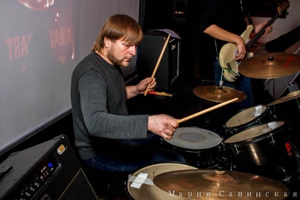 "Люблю собирать дрова в поленницу". Омский автор о "поэзии на грани" и политике