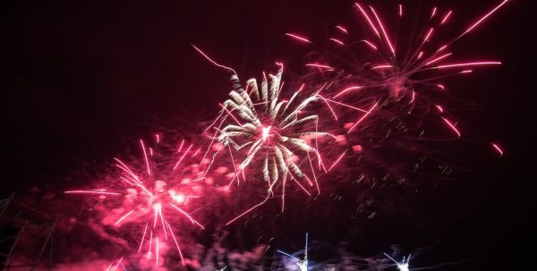 Теперь продавать фейерверки на остановках в Омске незаконно Теперь продавать фейерверки на остановках в Омске незаконно