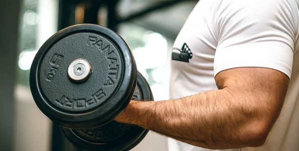 Рукава футболки лопнут. Как сделать красивые руки