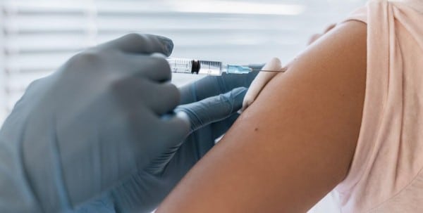 Вакцинация в Омске: кому, куда и зачем?