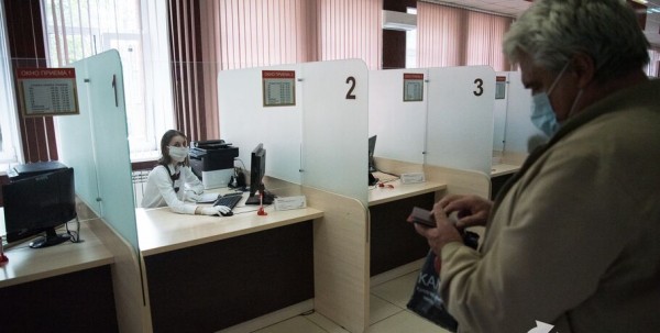 Омские МФЦ раньше выйдут с каникул