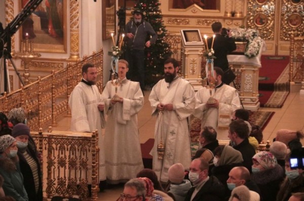 Рождественская литургия. Как православные отмечают праздник в пандемию?