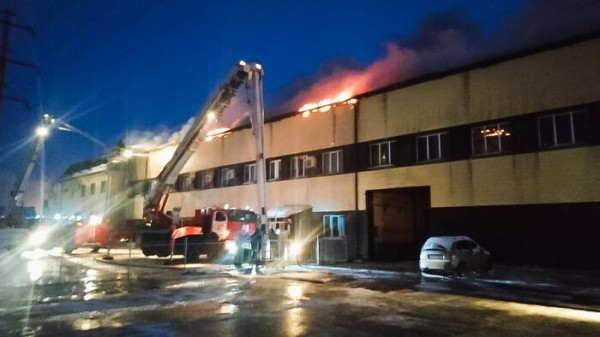 На Левом берегу Омска горел автосервис