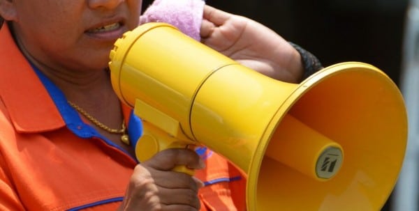 Главному тренеру "Иртыша" подарили громкоговоритель