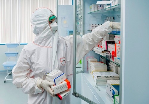 В Англии официально начали спасать тяжелых пациентов с Covid-19 препаратом против артрита