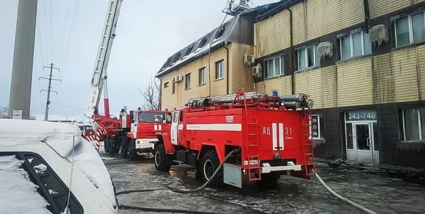На Левом берегу Омска горел автосервис