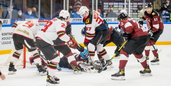 "Авангард" обеспечил себе участие в плей-офф КХЛ