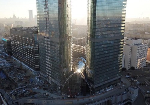 Фирма Шишова строит между небоскребами в Москве