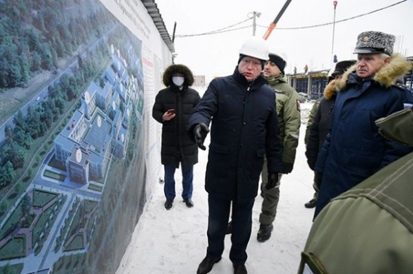 Бурков посетил площадку строительства Омского кадетского корпуса