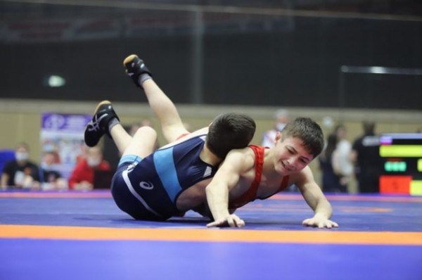 Олимпийский чемпион Александр Карелин открыл турнир по борьбе в Омске