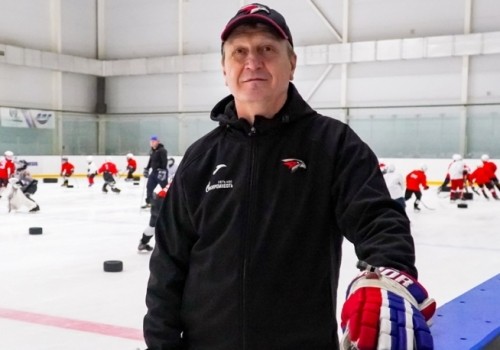 Бивший детей клюшкой по голове экс-тренер «Авангарда» считает, что перед ним надо извиниться Бивший детей клюшкой по голове экс-тренер «Авангарда» считает, что перед ним надо извиниться