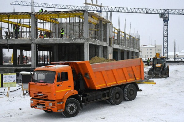 Учебный корпус, спортзалы, бассейн: смотрим, как в Омске строится новое кадетское училище