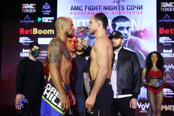 Андрей Корешков победил Адриано Родригеса болевым приёмом