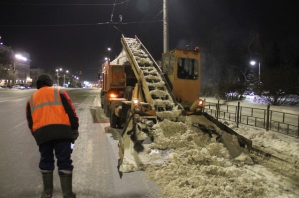 «Не убрано». Мэр Омска проинспектировала очистку улиц от снежных завалов