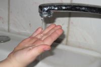 Жители дома в омских Нефтяниках третий день сидят без холодной воды