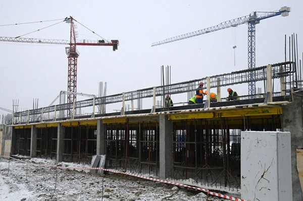 Учебный корпус, спортзалы, бассейн: смотрим, как в Омске строится новое кадетское училище