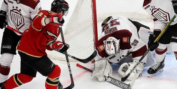 "Авангард" уверенно переиграл рижское "Динамо"